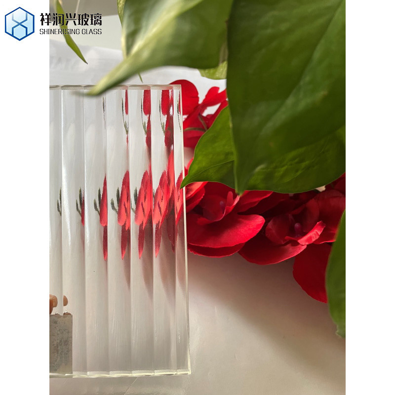 主な製品 モルー/ミレニアム/水/織物ガラス/カラタチガラス 浮遊ガラス 3mm 5mm 1830*2440 特徴 ベルギー製のパターンガラス